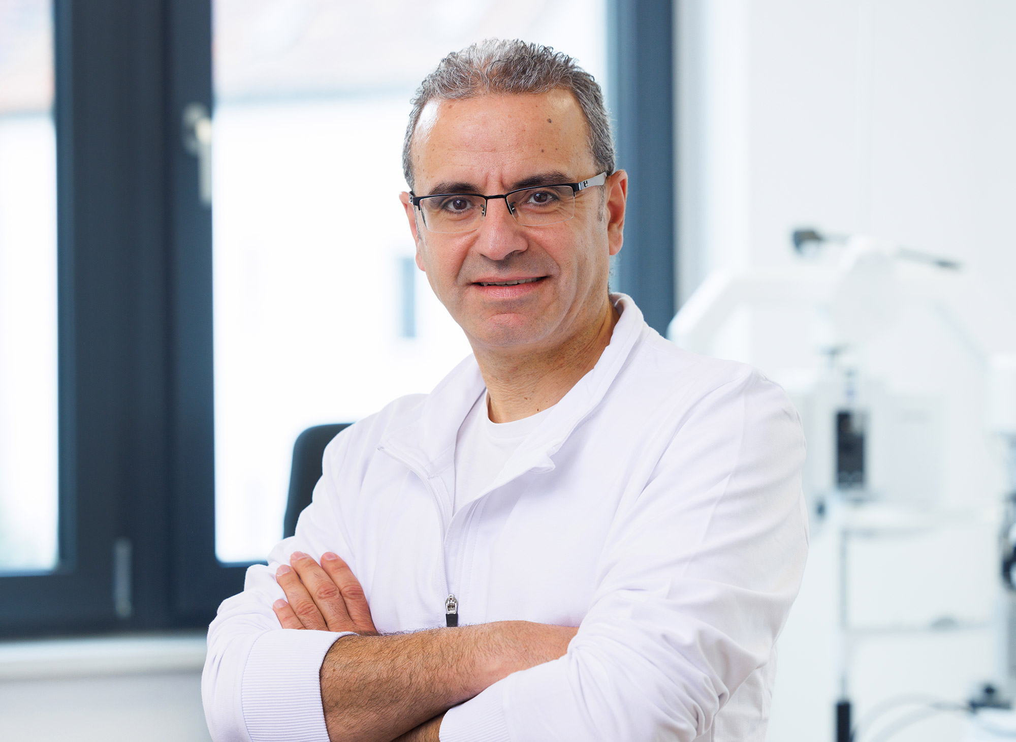 Mohamed Afia, Facharzt für Augenheilkunde