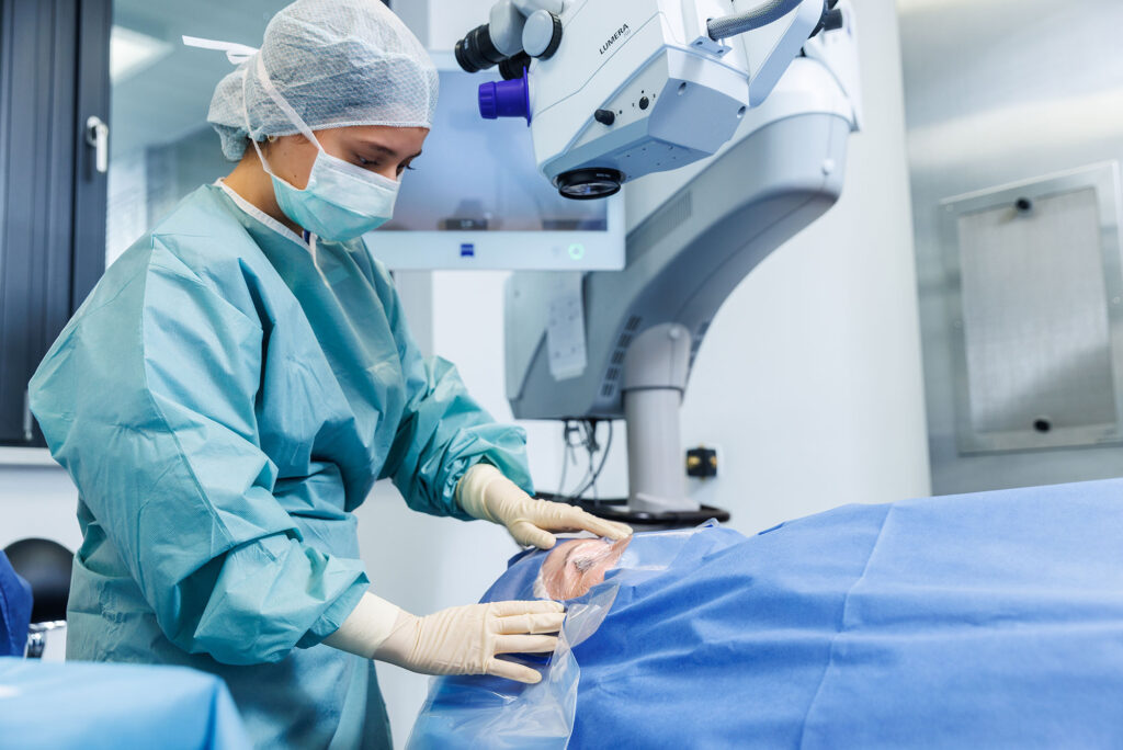 Moderner OP-Bereich im Augen-OP-Zentrum für präzise Augenoperationen und innovative Augenchirurgie.